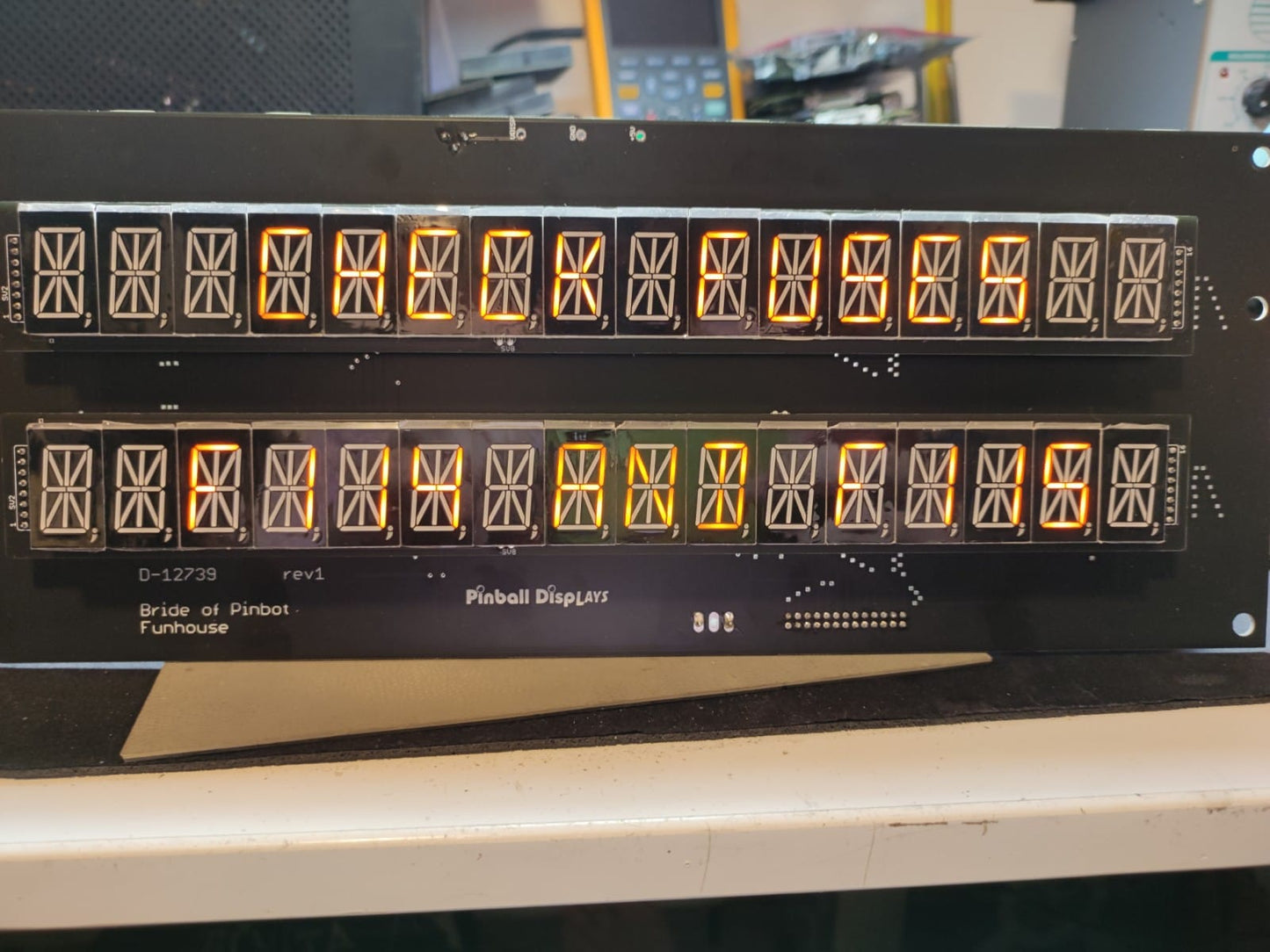 funhouse et la mariée de pinbot bop display